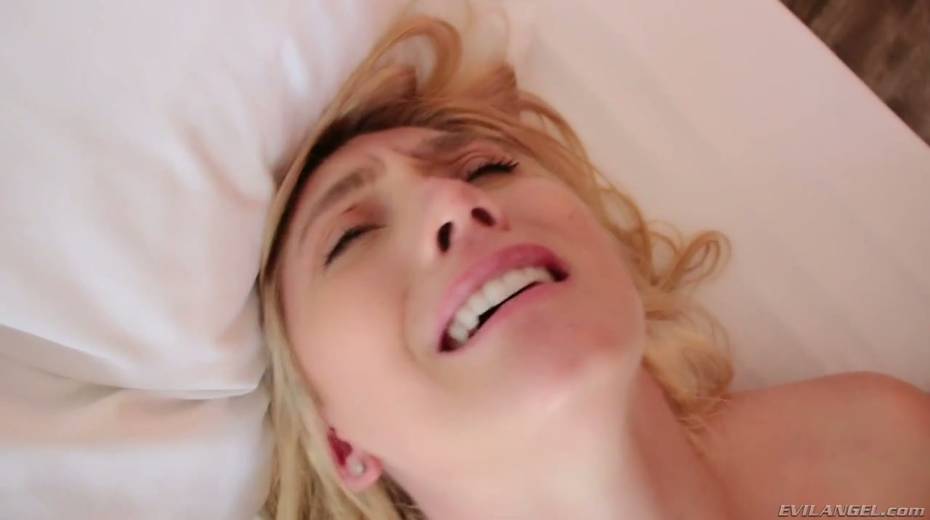 Blond babe AJ Applegate is fucked by horny photographer - 20. pic