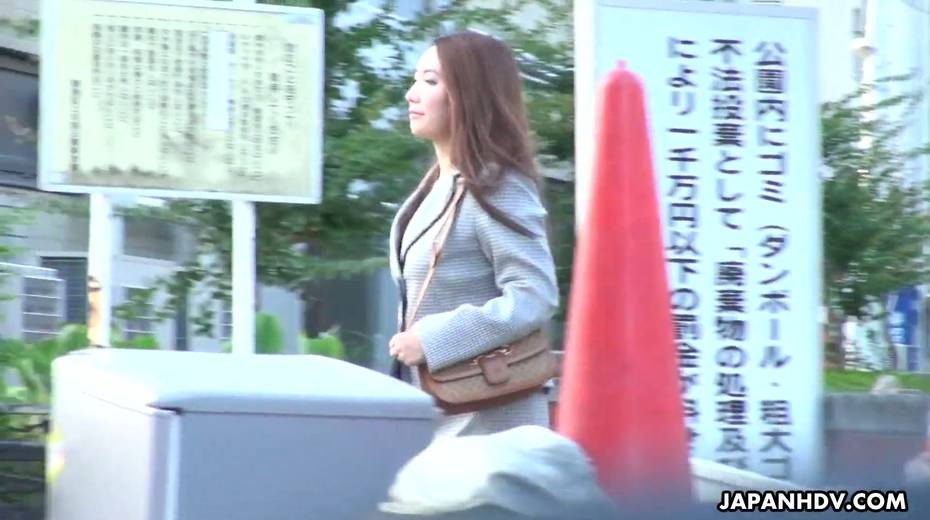 Asian kinky chick Akari Niiyama gets her slit fucked and filled with sperm - 2. pic