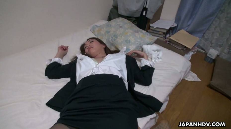 Asian kinky chick Akari Niiyama gets her slit fucked and filled with sperm - 5. pic
