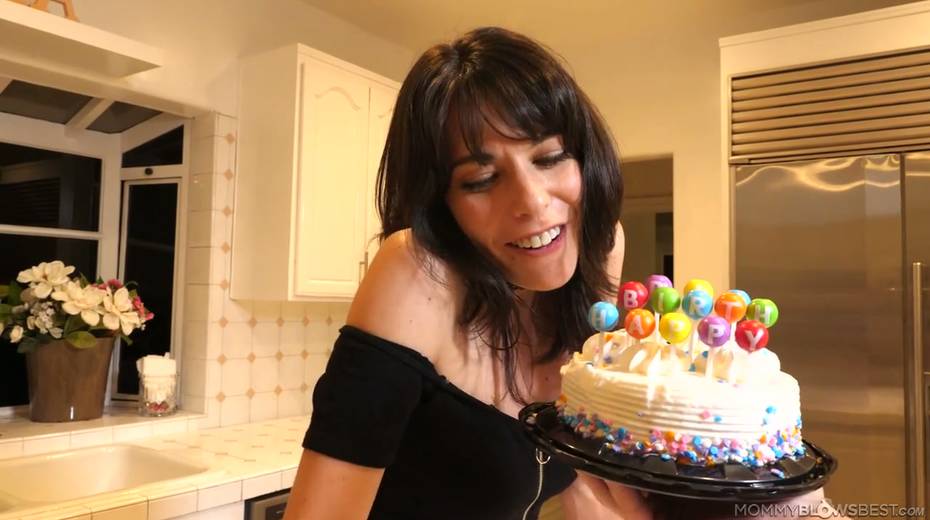 Birthday girl Lexi Foxy gives a great blowjob standing on her knees - 3. pic