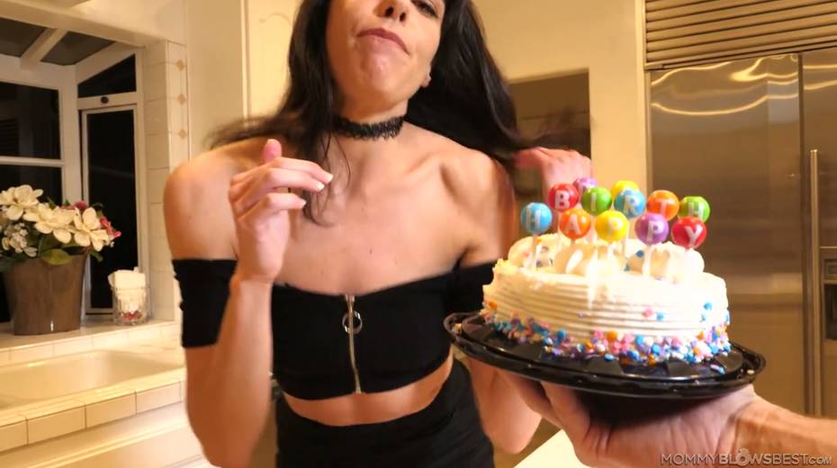 Birthday girl Lexi Foxy gives a great blowjob standing on her knees - 4. pic