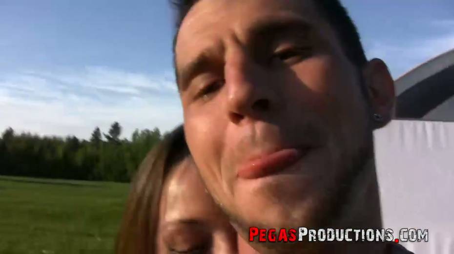 Bodacious chick with pierced nipples Kendra White gives a great outdoor tugjob - 2. pic