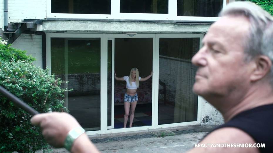 Blond nympho Anna Riv seduces old gardener and gives him a blowjob - 2. pic