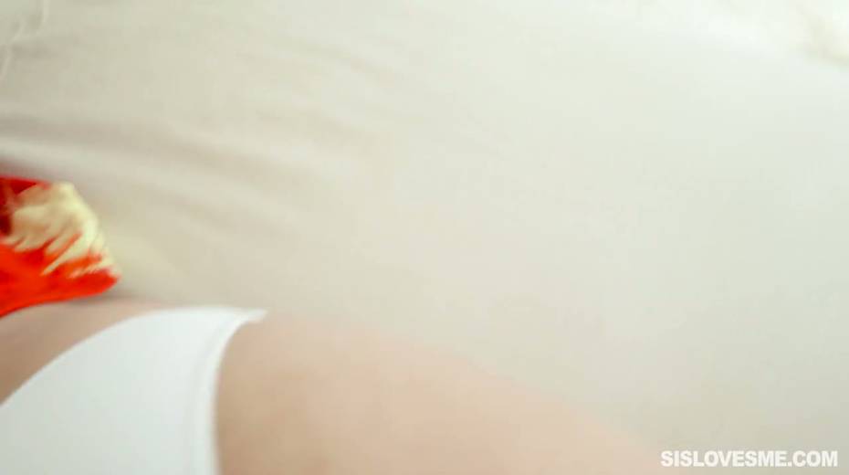 Libidinous hottie Jasmine Grey is finger fucked by insatiable stepbrother - 10. pic