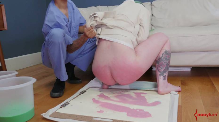 Green haired chick Kenzie Taylor allows to kinky dudes to fill her anus with liquid - 15. pic