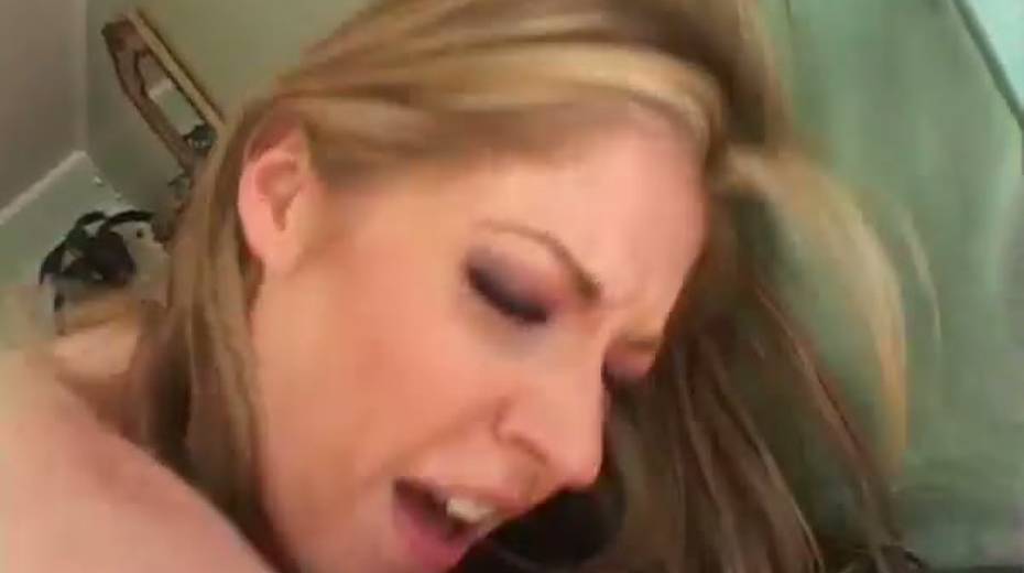 Nasty blonde hooker double penetrated in hardcore video - 11. pic