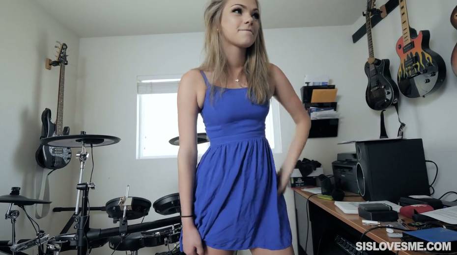 Naughty GF with pierced navel Tayler James is fucked in hot pov clip - 12. pic