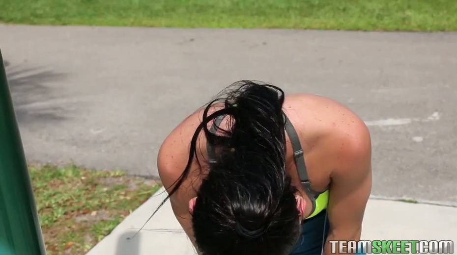 Sexy sport babe Crystal Rae is having dirty sex after workout - 2. pic