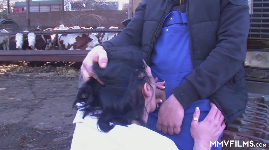 Nasty village chick Vanessa Veracruz is fucked by horny farmer - 8. pic