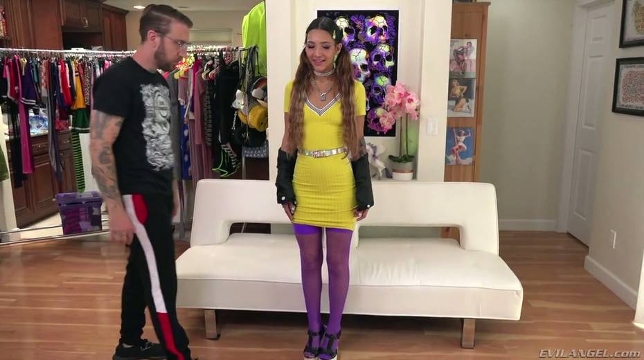 Whorish chick Kitty Carrera hooks up with one stranger whose big dick makes her snatch destroyed - 4. pic