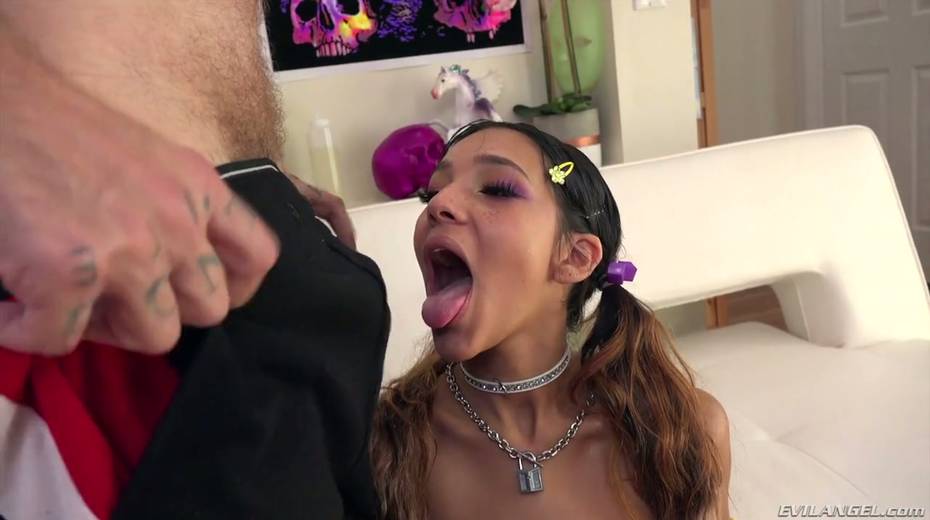 Whorish chick Kitty Carrera hooks up with one stranger whose big dick makes her snatch destroyed - 6. pic