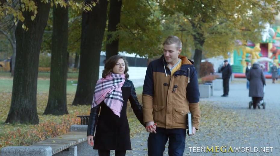 Timid babe Jezla gets intimate with her new boyfriend on the first date - 2. pic