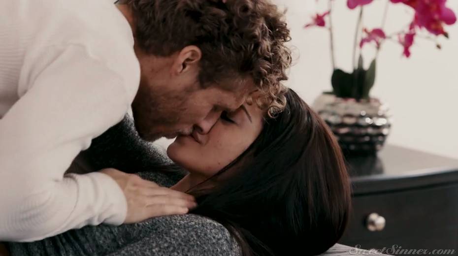 Babe with super hairy snatch Avi Love gives a blowjob and gets fucked - 6. pic