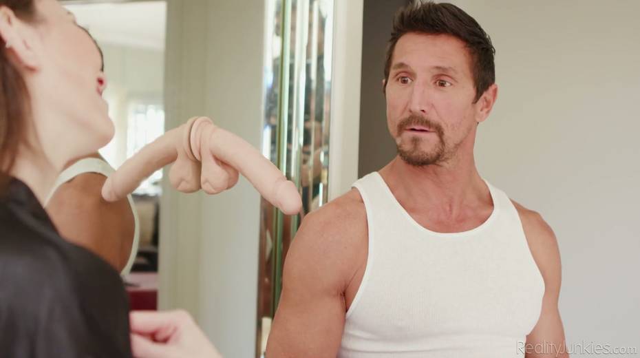 Desperate housewife Angelina Diamanti bangs handyman like a greedy for semen bitch - 2. pic