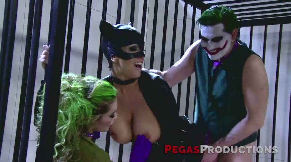 Cool cosplay sex video featuring two killing hot busty bitches and Joker - 11. pic