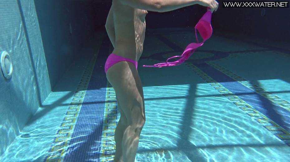 Sexy swimming girl Jessica Lincoln shows striptease under the water - 13. pic