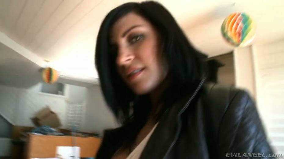 Wondrous black haired cutie has nothing against showing off her bum - 11. pic
