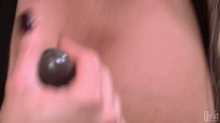 Gorgeous blonde Samantha Saint enjoys enjoys playing with big black dick - 9. pic