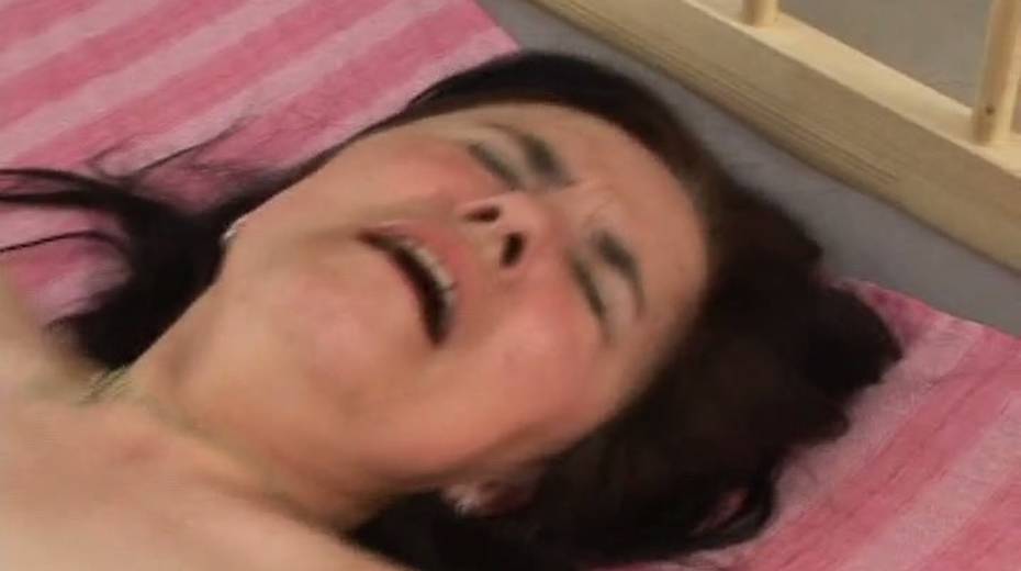 Pale skinned granny fucked bad in a doggy position - 13. pic