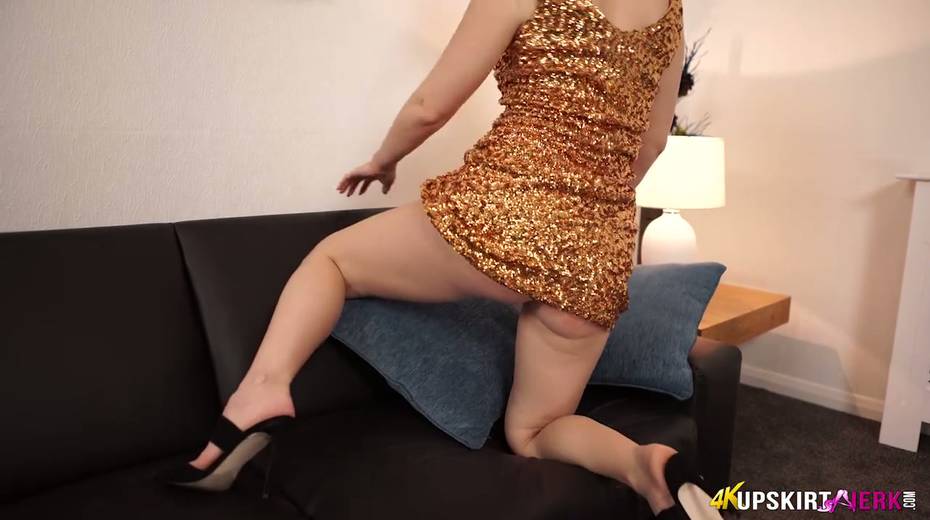 Hot blooded milf Brook Little shows off her plump ass and pussy - 14. pic