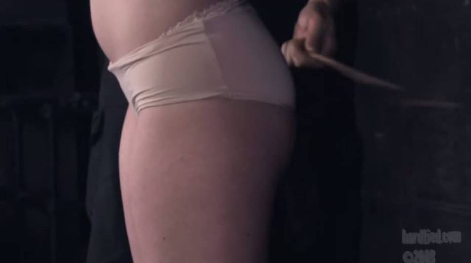 Tight rope makes her shaved pussy hurt in suspended position - 8. pic