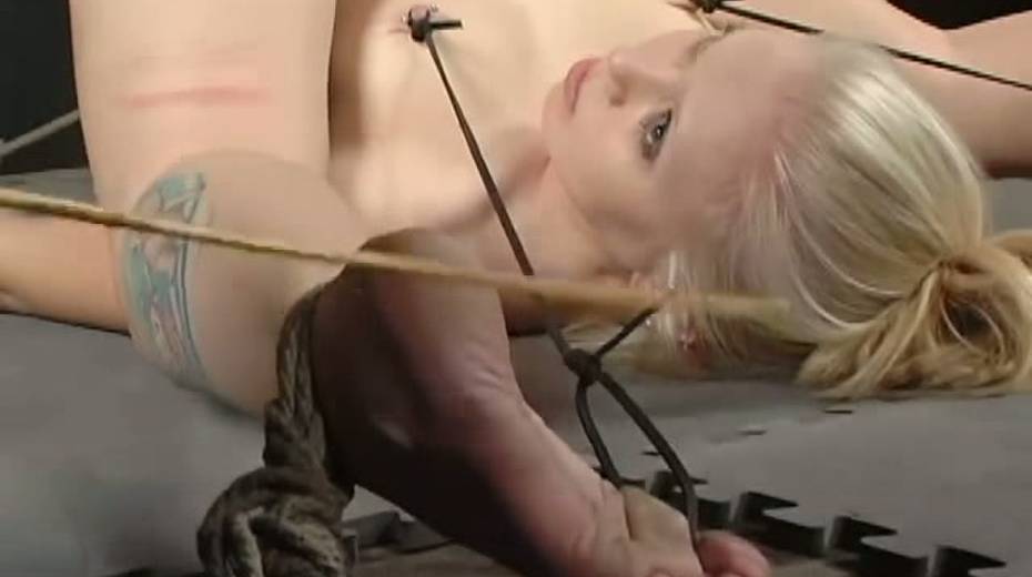 Suspended harlot Jenny is fucked with vibrator - 9. pic