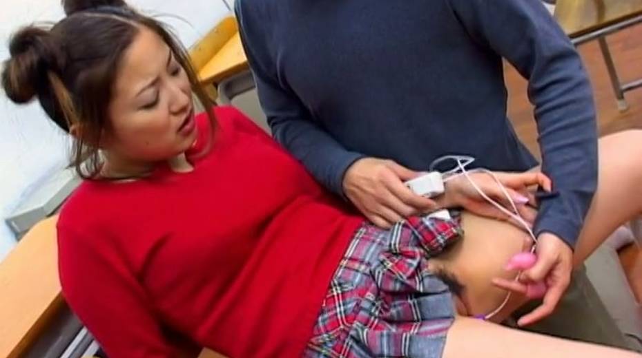 Katsumi Matsumura loves her sex toys and she knows how to give good head - 9. pic