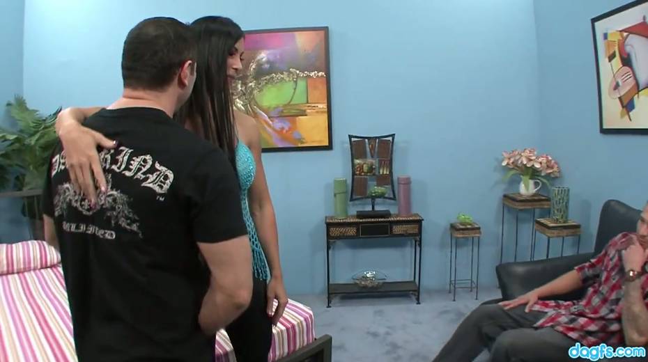 Whore wife Jewels Jade gets fucked under her husband's nose - 4. pic