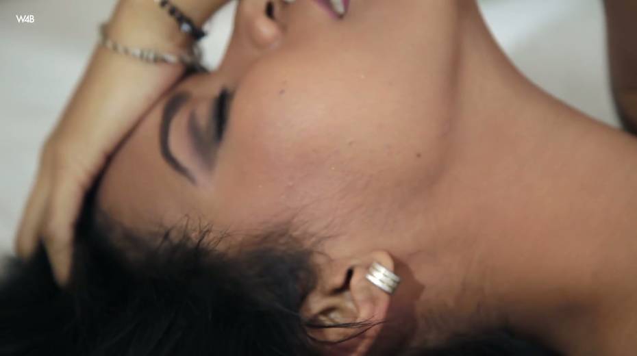 Colombian seductress Kendra Roll is masturbating her closeup pussy - 16. pic