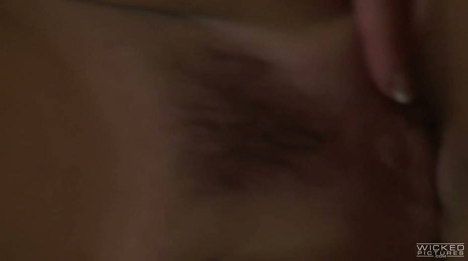 Attractive milf with big tits Veronica Avluv gives her head and gets laid - 23. pic