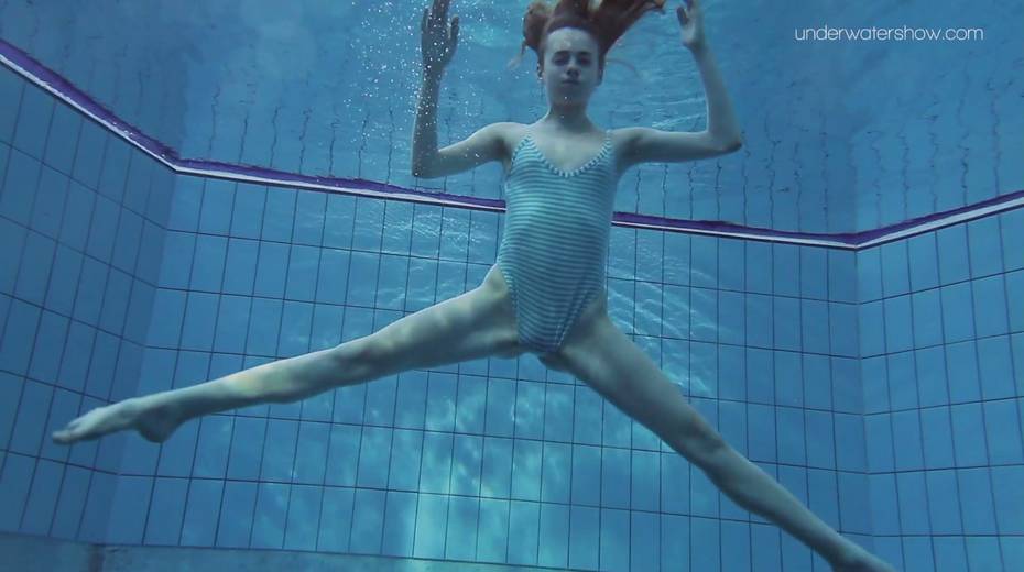 Red haired teen Anna Netrebko is undressing under the water - 7. pic