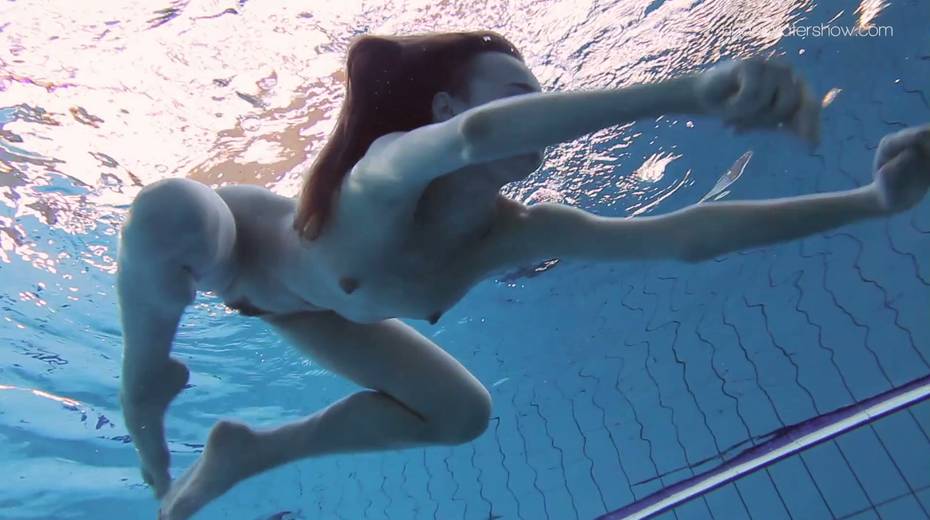 Red haired teen Anna Netrebko is undressing under the water - 13. pic