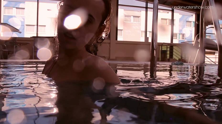 Red haired teen Anna Netrebko is undressing under the water - 15. pic