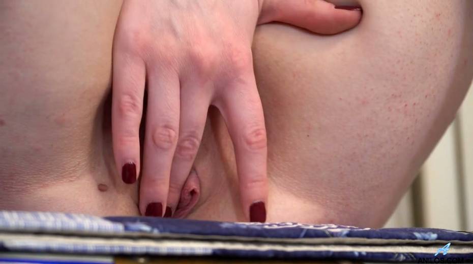 Ginger milf Alice Wonderland is masturbating wet shaved punani - 18. pic