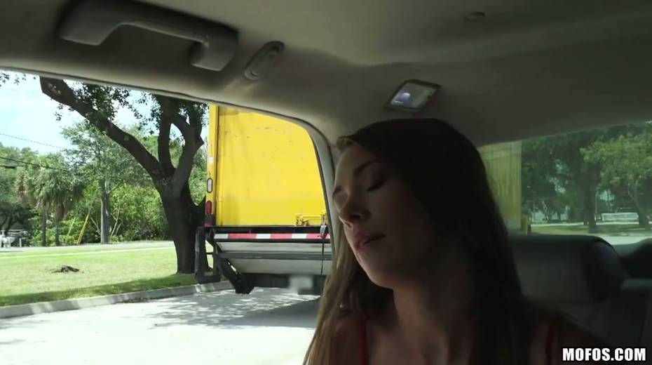 Picked up chick Kirsten Lee is fucked and jizzed in the car - 2. pic