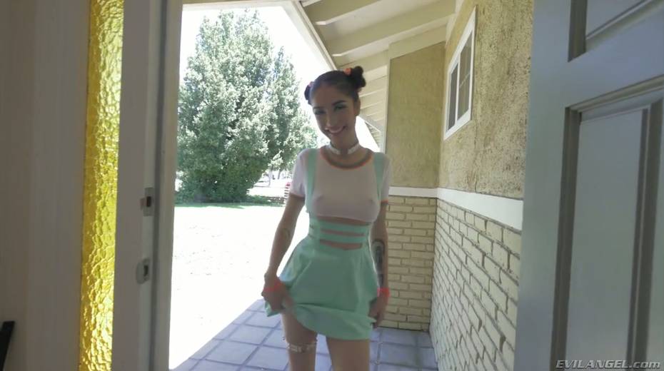 Trashy looking teen Jericha Jem is fucked and jizzed by one horny guy from hookups site - 4. pic