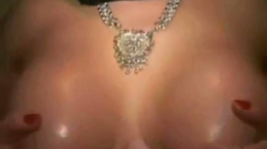 Arab bombshell exposes gorgeous big boobs for camera - 13. pic