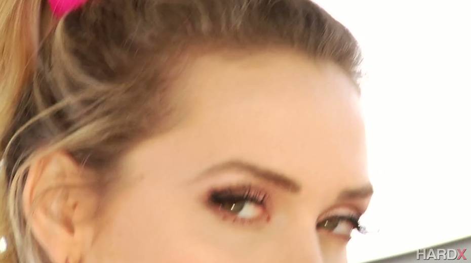 Killing hot fitness babe Mia Malkova is fucked in her tight anal hole - 2. pic