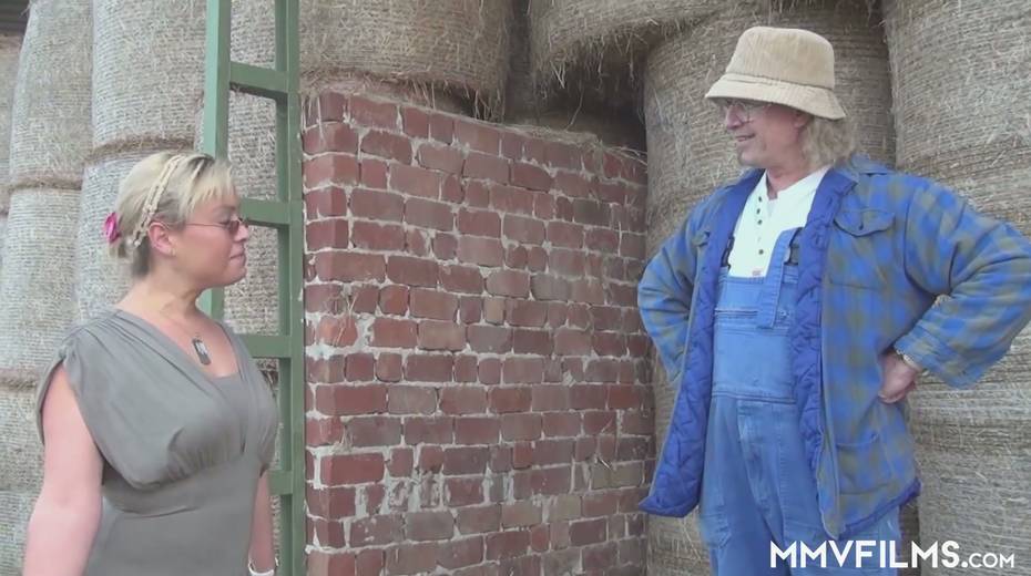 Naughty chick Manuela sucks and fucks dick one one strange dude outdoor - 2. pic