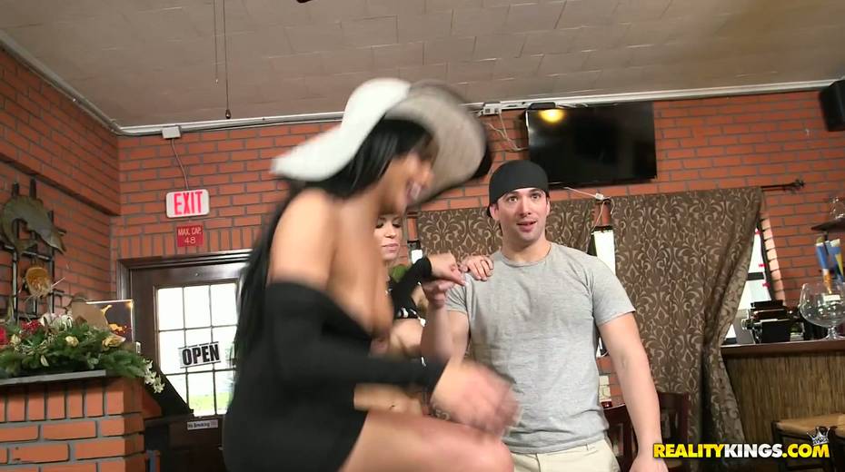 Man eating bitch Dylan Daniels and her slutty girlfriend get their twat rammed - 2. pic