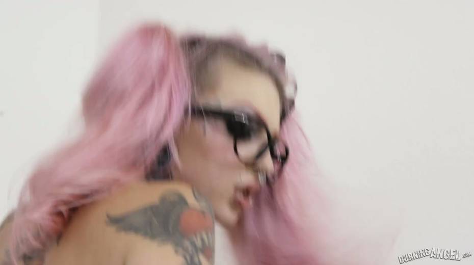 Extravagant tattooed hoochie Sydnee Vicious takes cumshots on her face - 15. pic