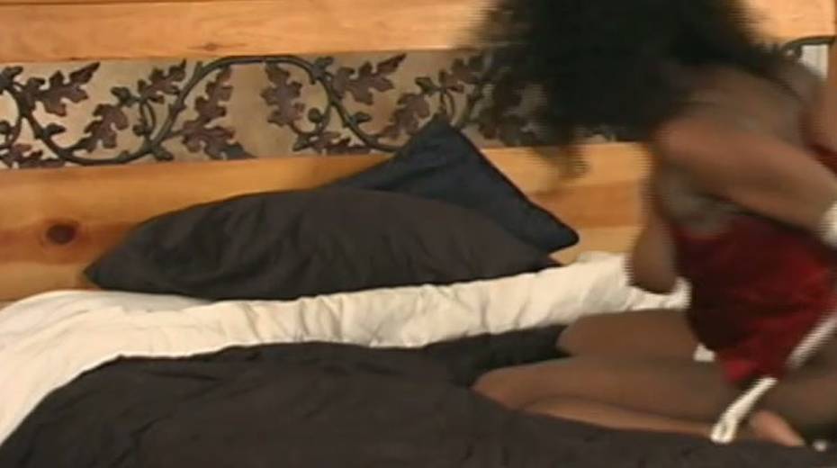 Old pervert is punishing sweet ebony gal with rope and playful fingers - 7. pic