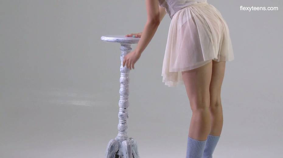 Lovely gymnast Ursula Fe shows talents of her flexible body - 11. pic