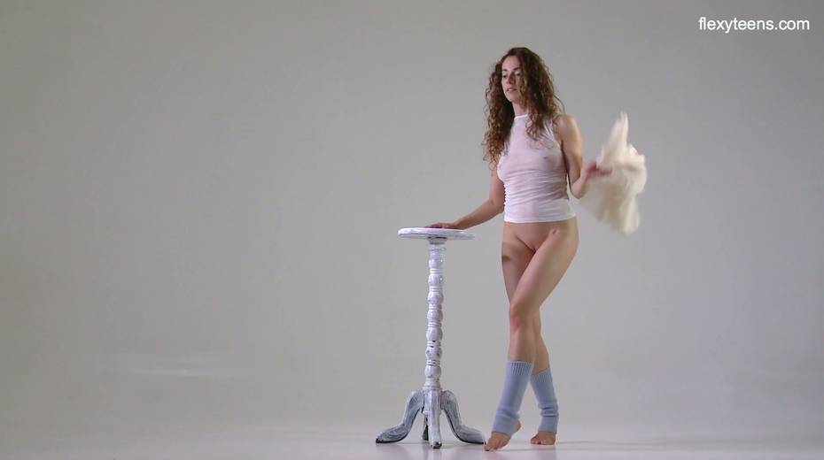 Lovely gymnast Ursula Fe shows talents of her flexible body - 15. pic
