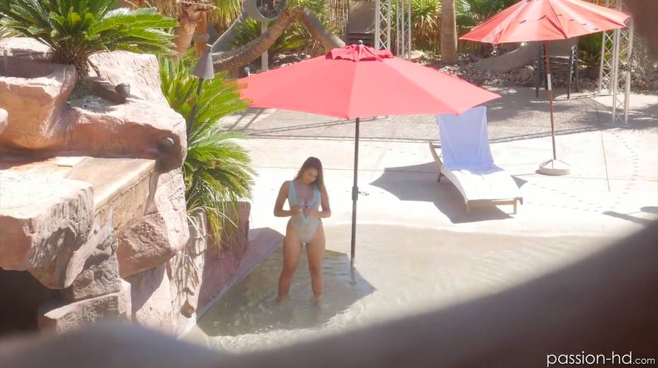 Posh babe Ivy Rose gets her big boobs oiled up and fucked by the poolside - 3. pic