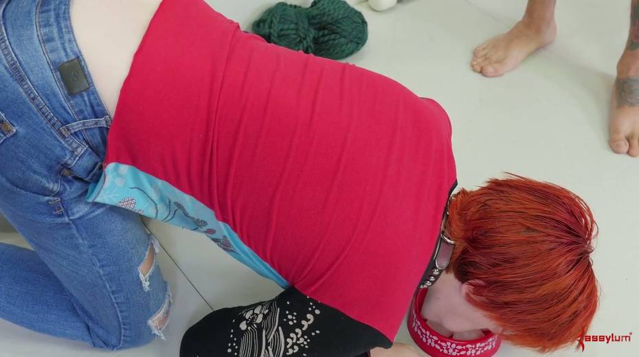 Two dudes spanks big ass and fuck anus and mouth of newbie Erica - 4. pic