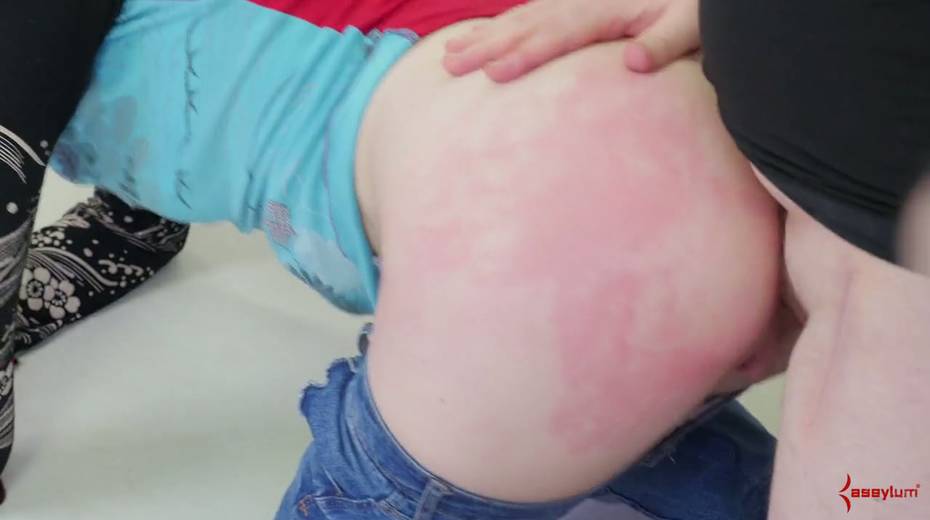 Two dudes spanks big ass and fuck anus and mouth of newbie Erica - 20. pic