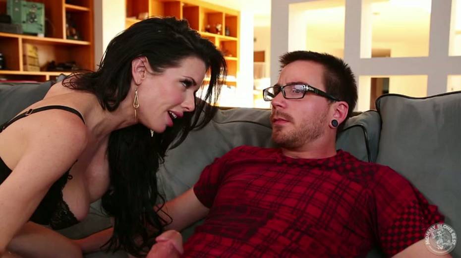 Horn-mad brunette Veronica Avluv is hungry for a cock - 7. pic