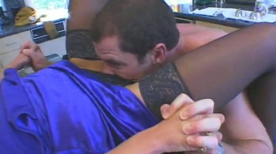 Horny dude eats his girlfriend's wet pussy right on the kitchen counter - 3. pic