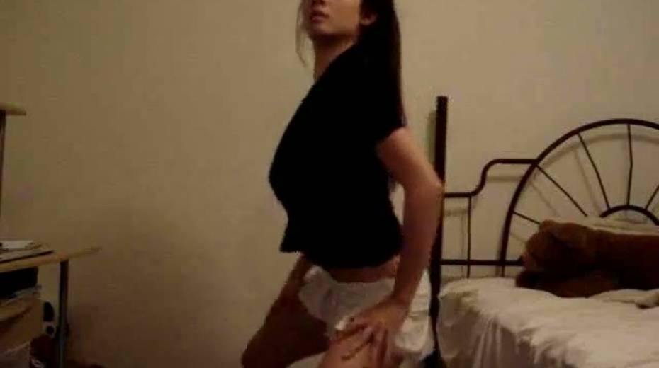 Sexalicious amateur chick dancing seductively in front of the camera - 7. pic